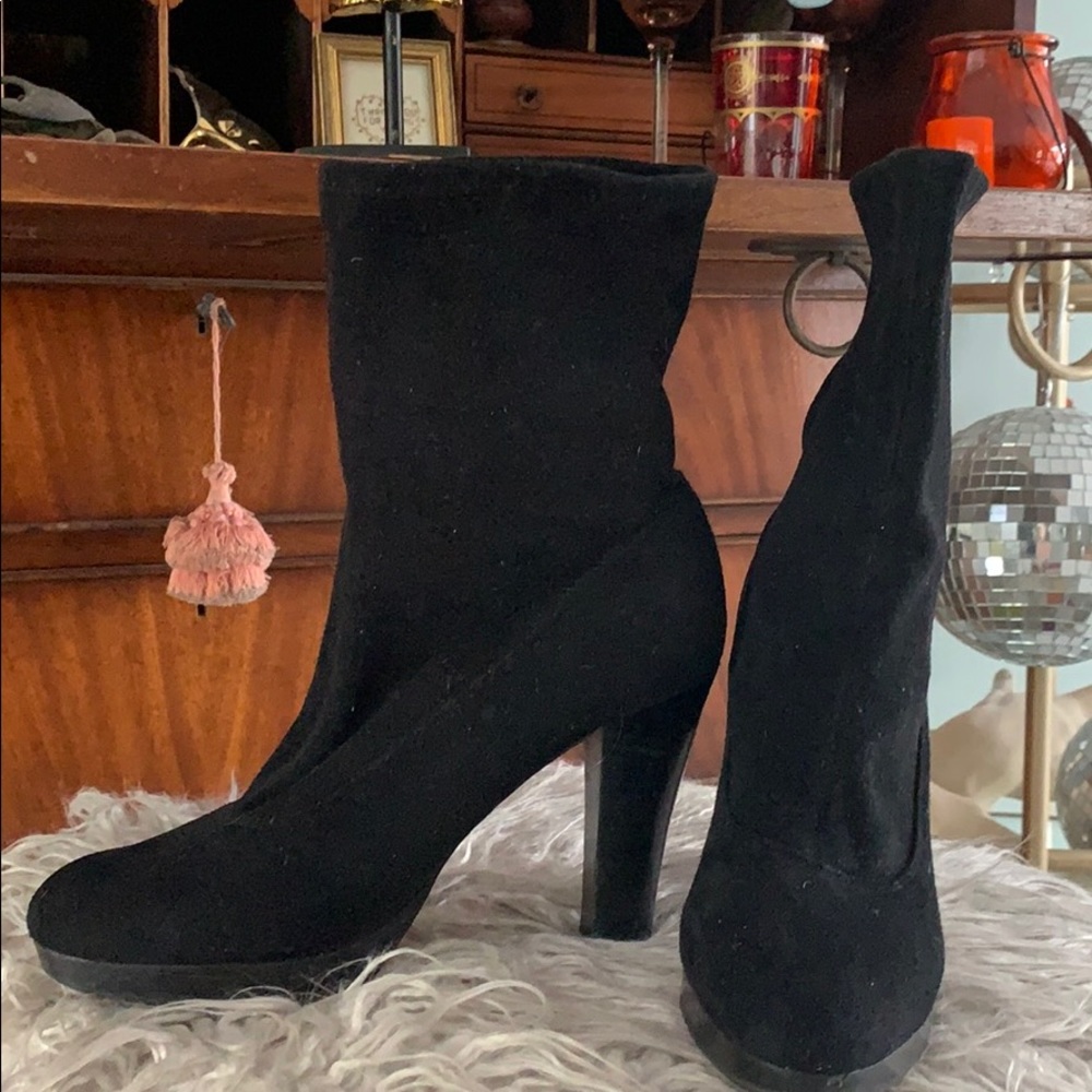 ☀️  Nine West Black Saroonr Faux Suede Boots